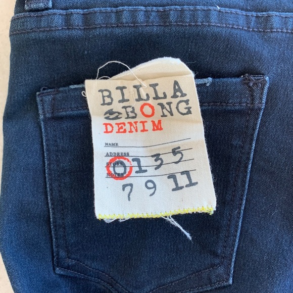 Billabong straight leg low rise jeans. - Picture 4 of 7